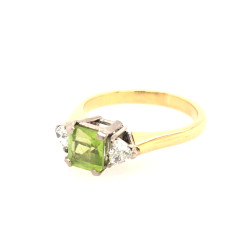 Pre Owned 18ct Peridot and Diamond Ring ZV892